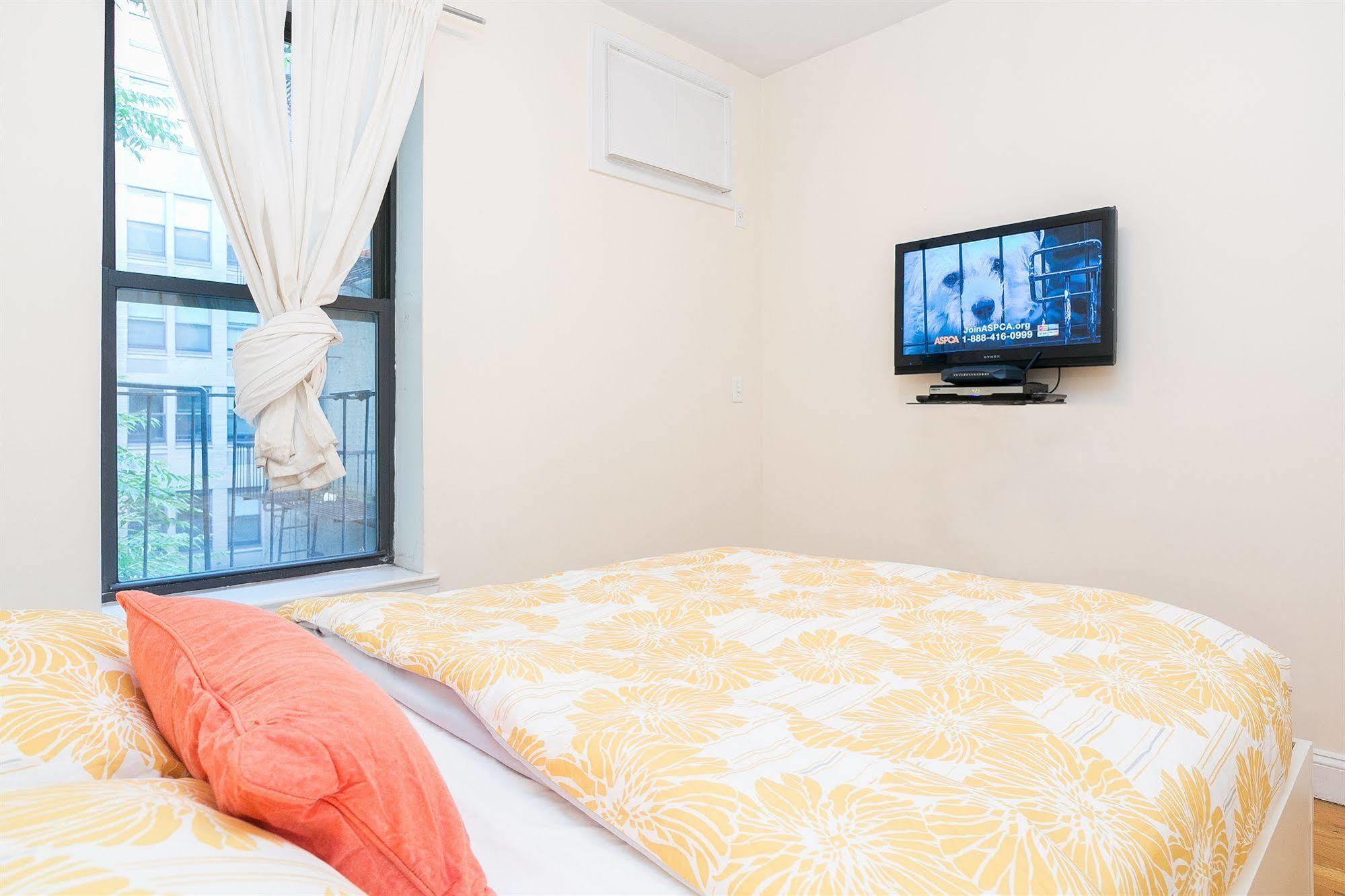 Classy And Cozy Hotel New York Exterior photo